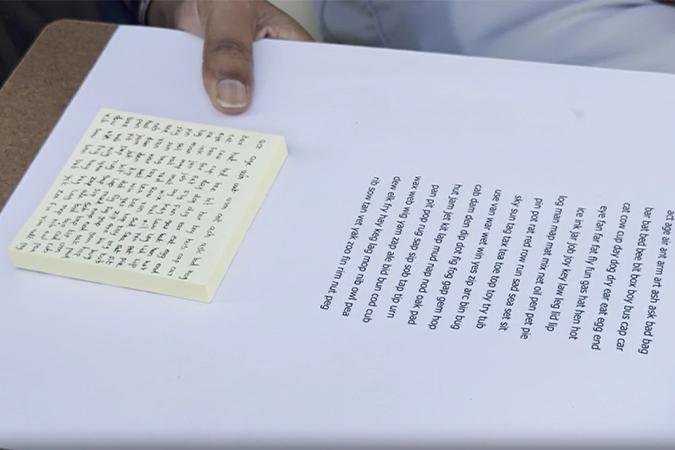 Mujer logra escribir 150 palabras legibles en un solo Post-it